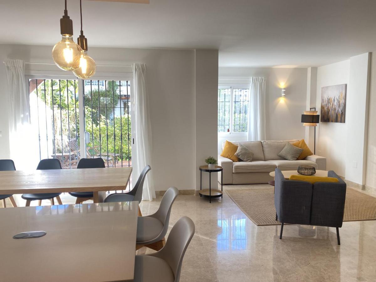 Preciosa Casa De 4 Y 3 Banos, Urbanizacion Naranjos, Puerto Banus Marbellac