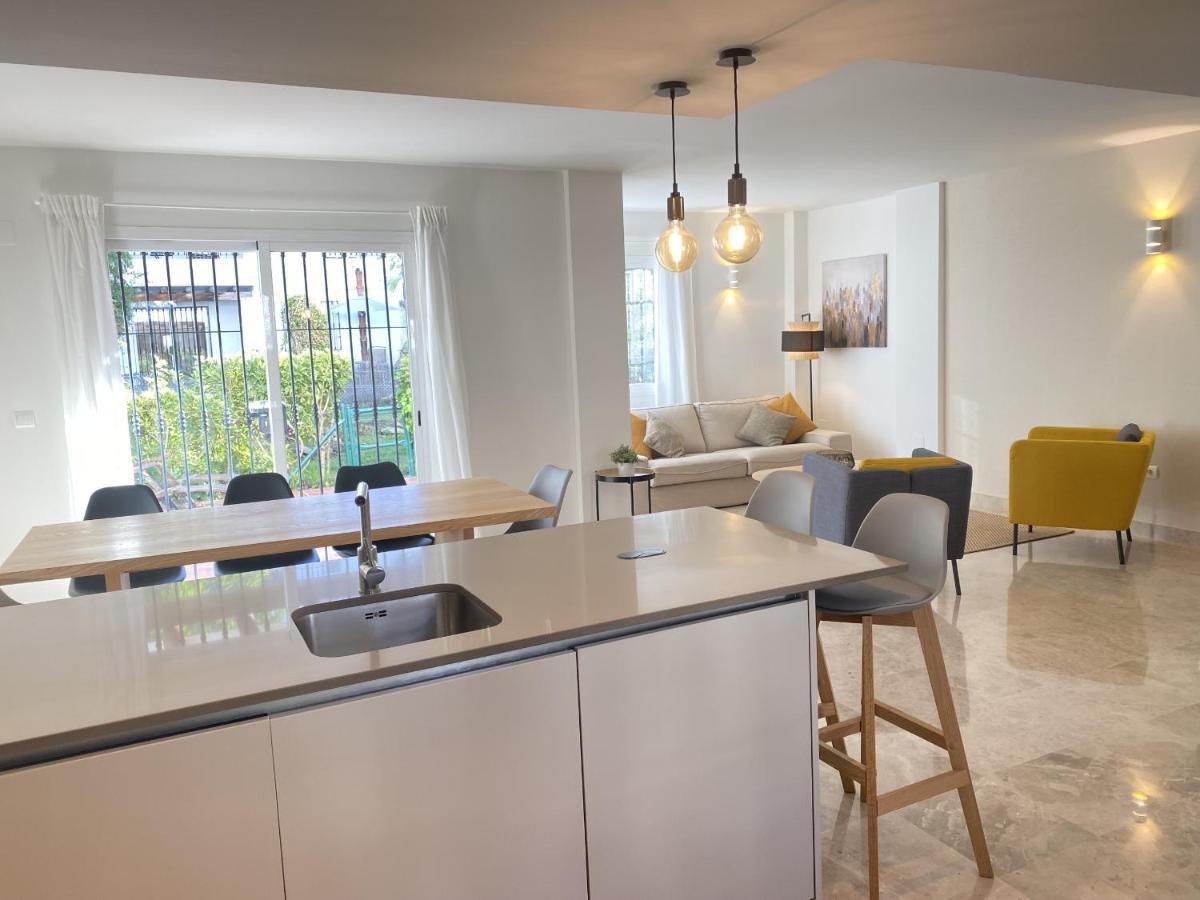 Hébergement de vacances Preciosa Casa De 4 Y 3 Banos, Urbanizacion Naranjos, Puerto Banus