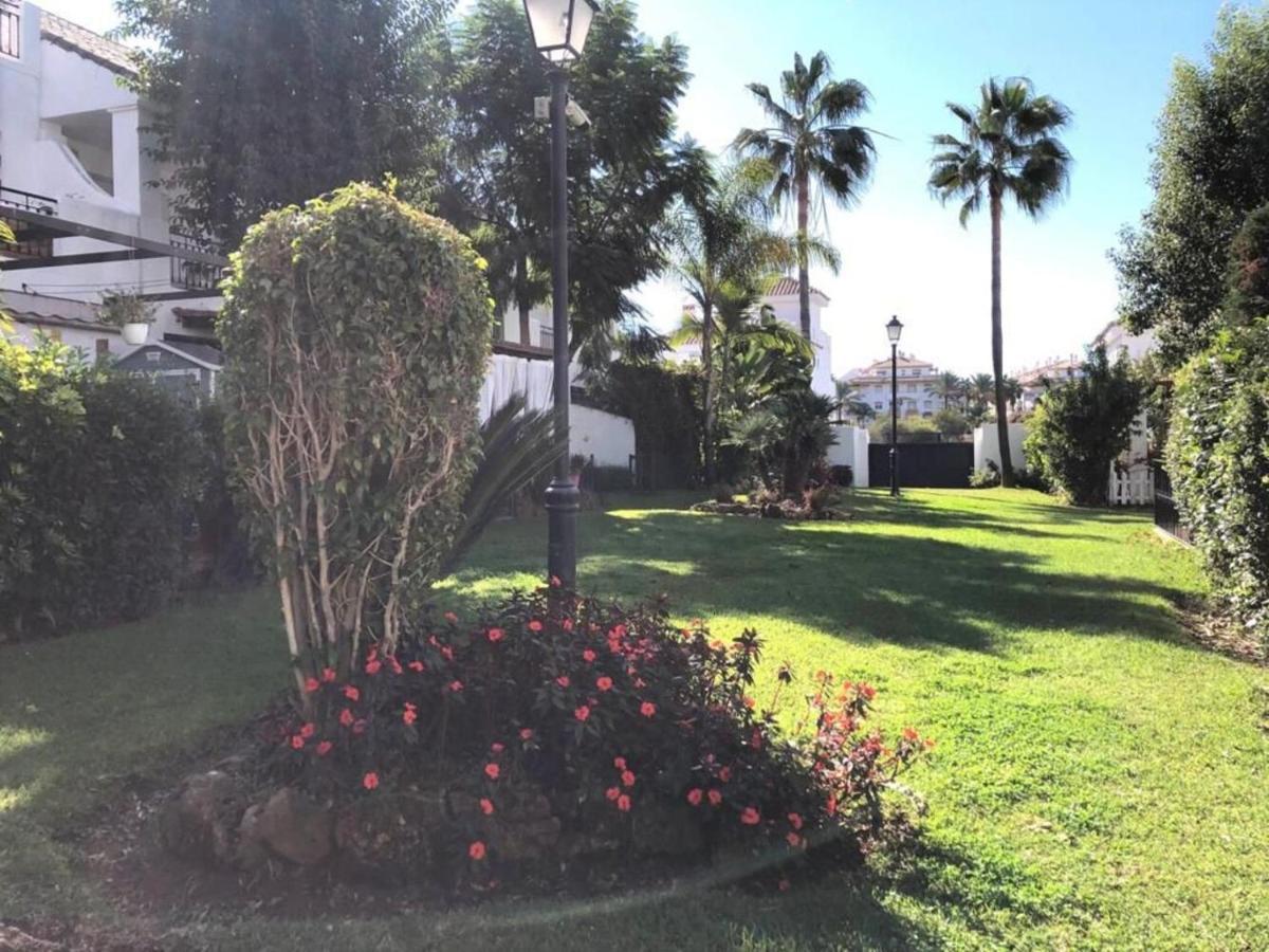Preciosa Casa De 4 Y 3 Banos, Urbanizacion Naranjos, Puerto Banus Hébergement de vacances
