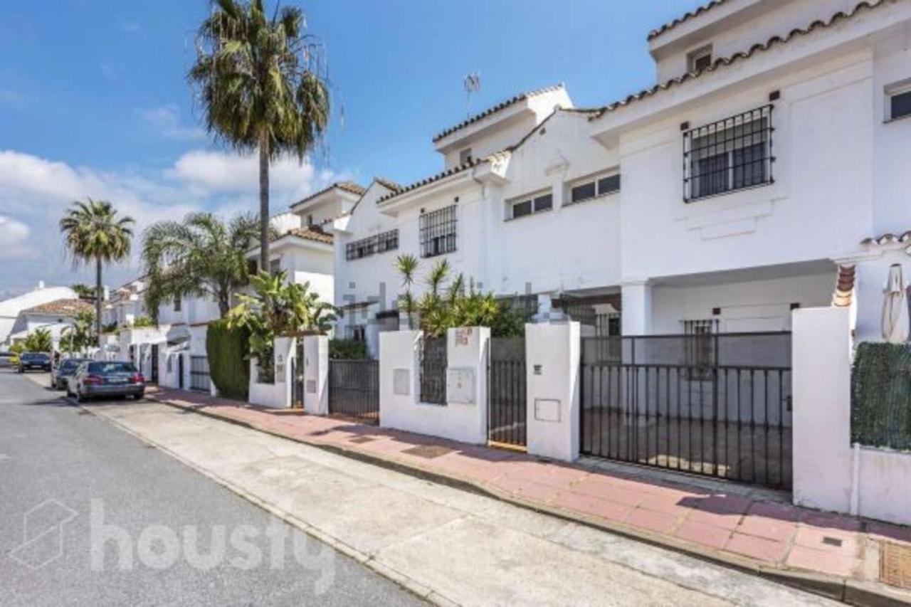 Hébergement de vacances Preciosa Casa De 4 Y 3 Banos, Urbanizacion Naranjos, Puerto Banus