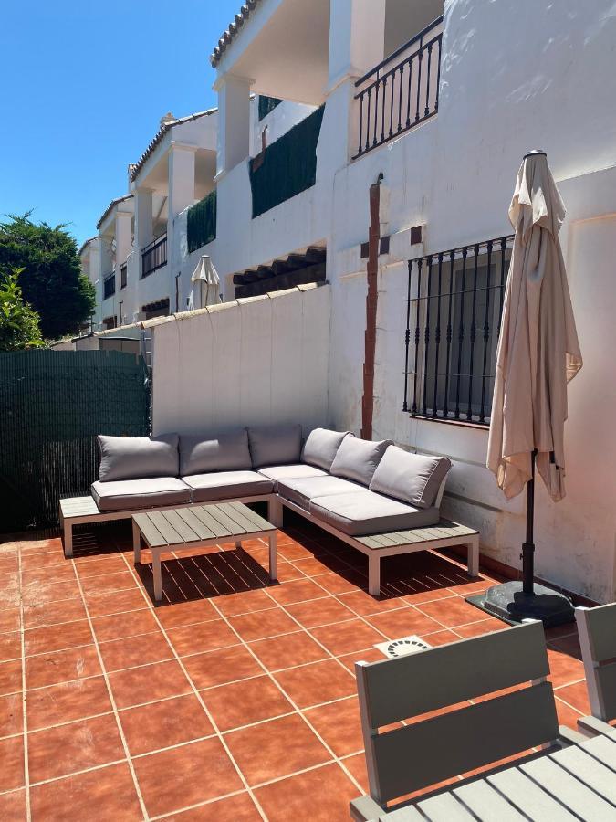 Preciosa Casa De 4 Y 3 Banos, Urbanizacion Naranjos, Puerto Banus Hébergement de vacances